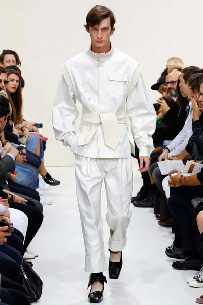 Look 27